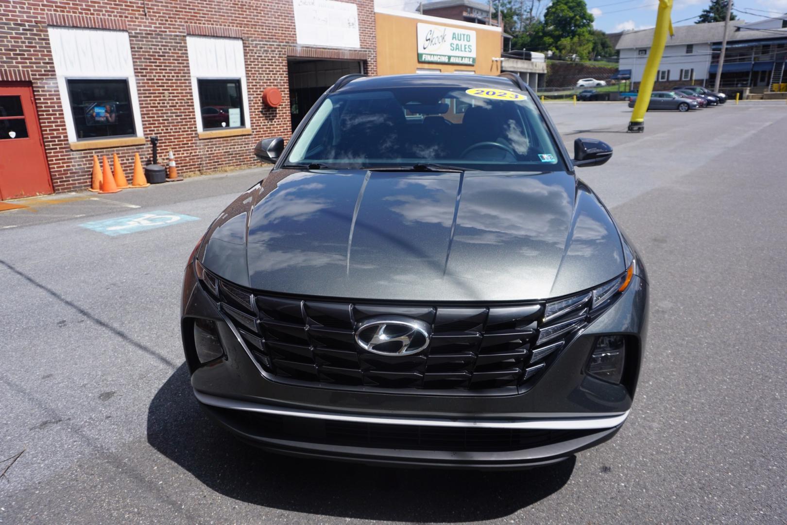 2023 GRAY /GRAY HYUNDAI TUCSON SEL (5NMJBCAE7PH) with an 2.5L I4 engine, AUTOMATIC transmission, located at 312 Centre Ave, Schuylkill Haven, PA, 17972, (570) 593-5278, 40.638130, -76.177383- Photo#2