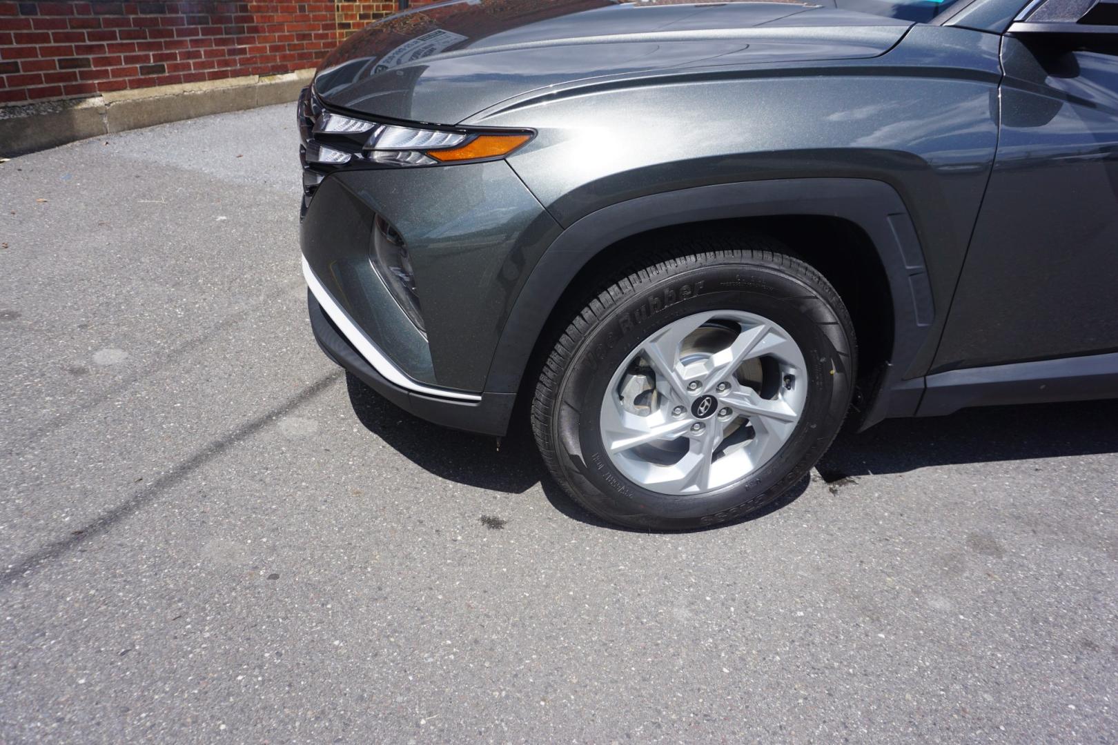 2023 GRAY /GRAY HYUNDAI TUCSON SEL (5NMJBCAE7PH) with an 2.5L I4 engine, AUTOMATIC transmission, located at 312 Centre Ave, Schuylkill Haven, PA, 17972, (570) 593-5278, 40.638130, -76.177383- Photo#5