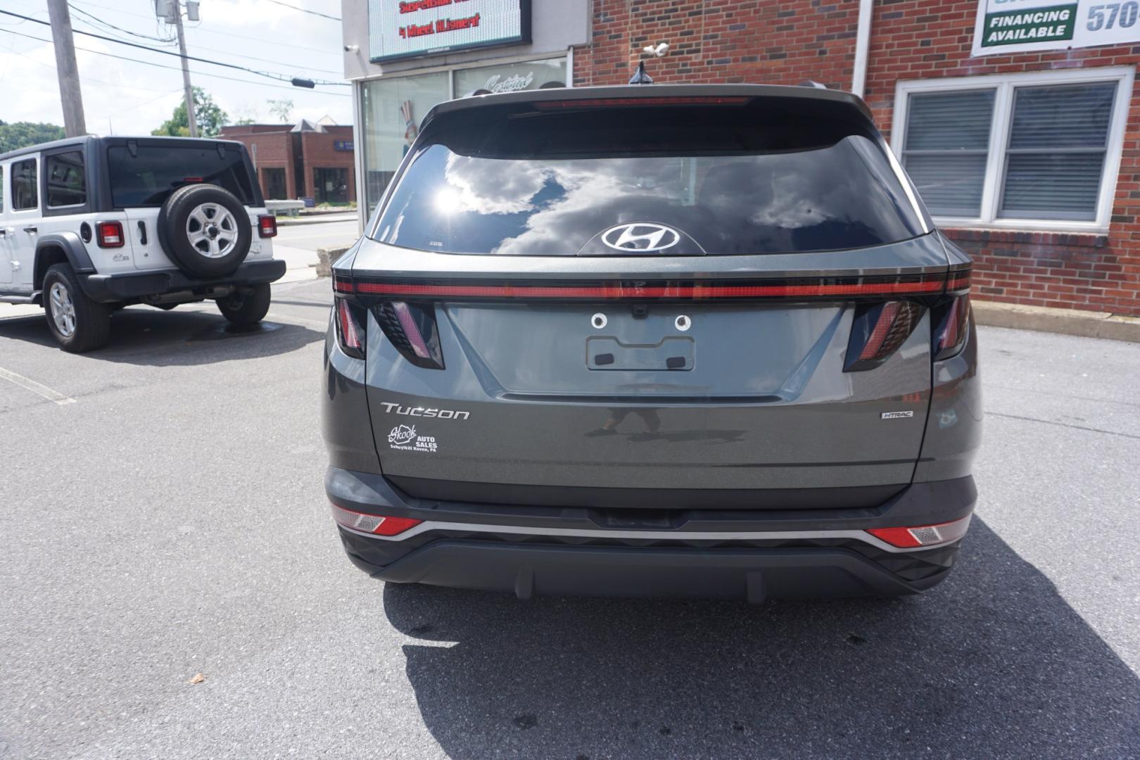 2023 GRAY /GRAY HYUNDAI TUCSON SEL (5NMJBCAE7PH) with an 2.5L I4 engine, AUTOMATIC transmission, located at 312 Centre Ave, Schuylkill Haven, PA, 17972, (570) 593-5278, 40.638130, -76.177383- Photo#10