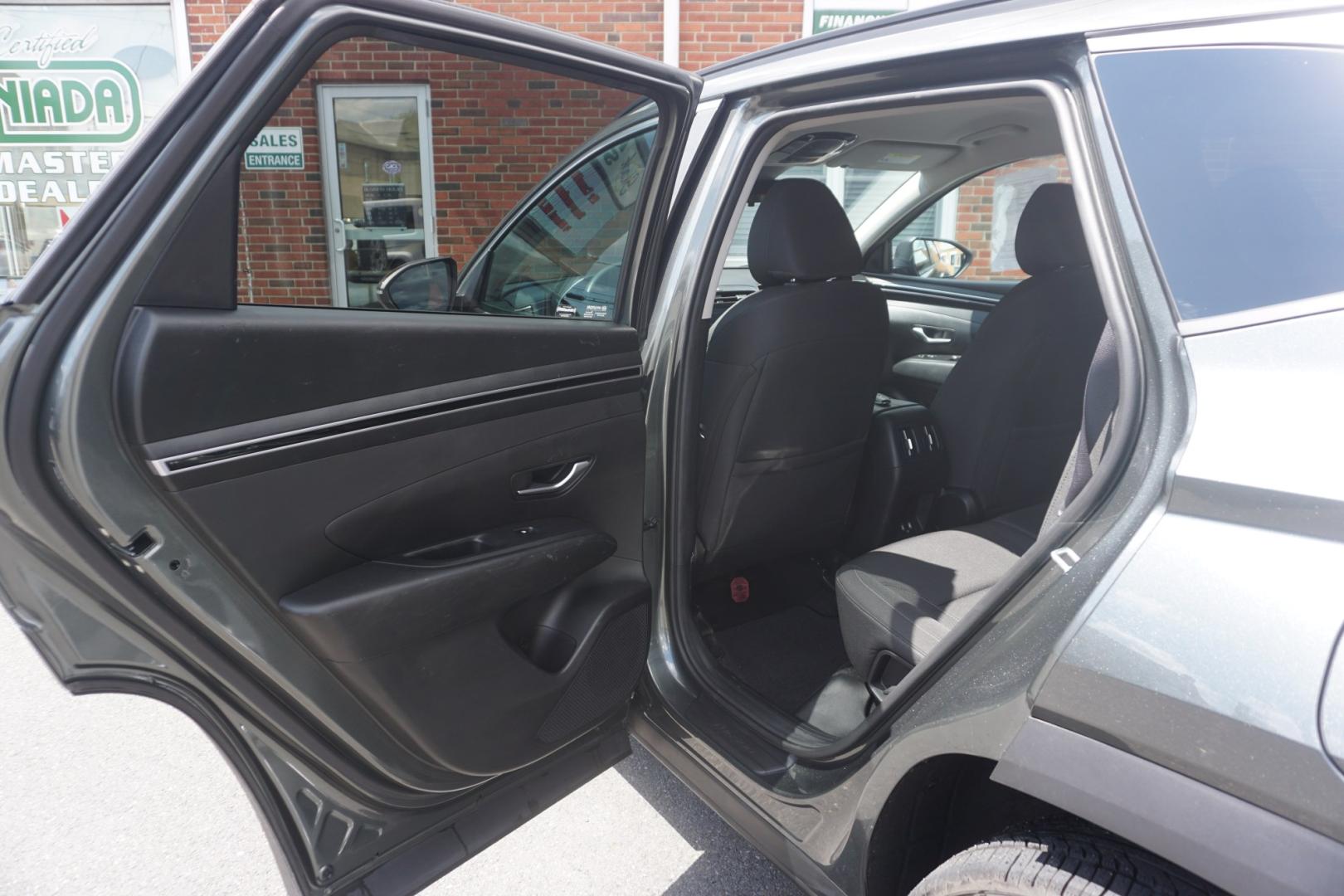2023 GRAY /GRAY HYUNDAI TUCSON SEL (5NMJBCAE7PH) with an 2.5L I4 engine, AUTOMATIC transmission, located at 312 Centre Ave, Schuylkill Haven, PA, 17972, (570) 593-5278, 40.638130, -76.177383- Photo#30