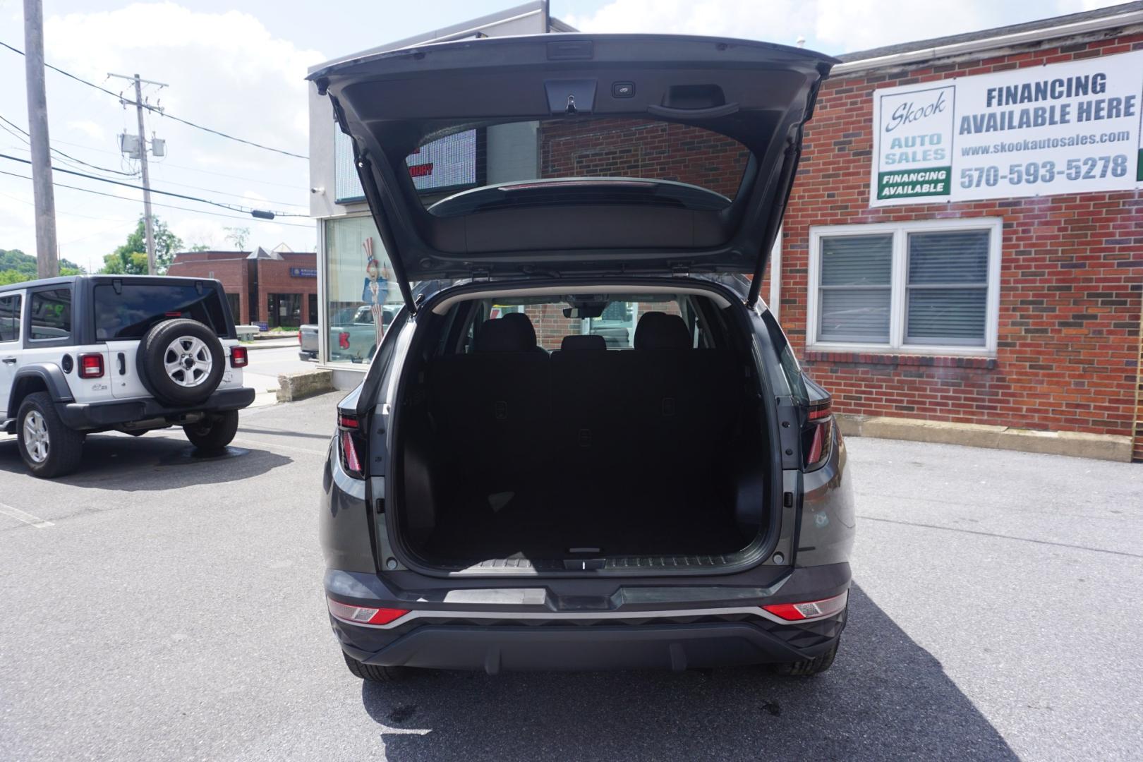 2023 GRAY /GRAY HYUNDAI TUCSON SEL (5NMJBCAE7PH) with an 2.5L I4 engine, AUTOMATIC transmission, located at 312 Centre Ave, Schuylkill Haven, PA, 17972, (570) 593-5278, 40.638130, -76.177383- Photo#31