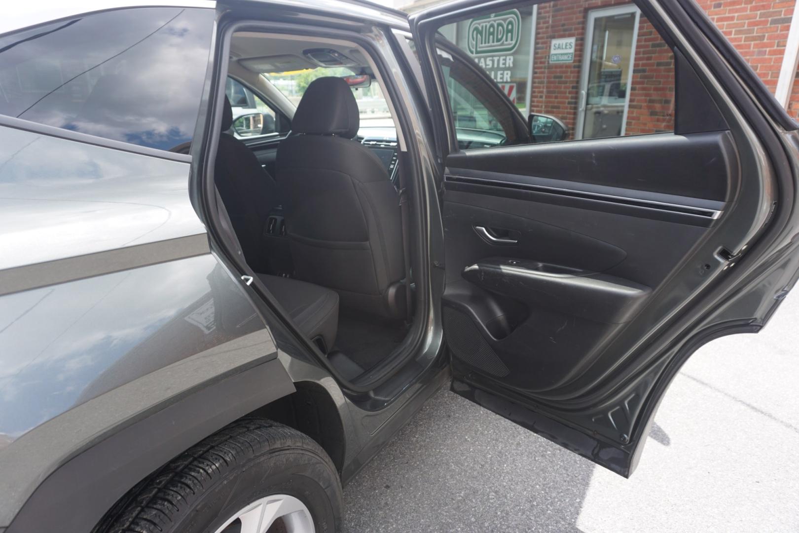 2023 GRAY /GRAY HYUNDAI TUCSON SEL (5NMJBCAE7PH) with an 2.5L I4 engine, AUTOMATIC transmission, located at 312 Centre Ave, Schuylkill Haven, PA, 17972, (570) 593-5278, 40.638130, -76.177383- Photo#37