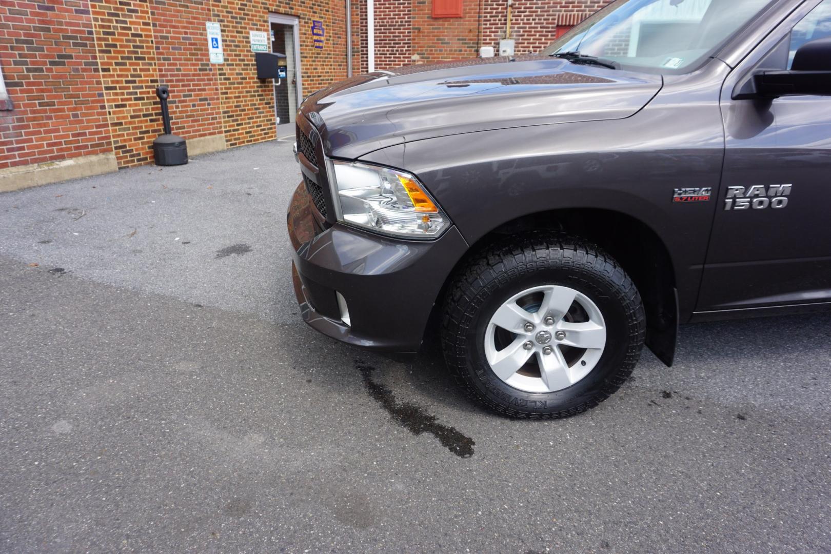 2017 GRAY /GRAY RAM 1500 EXPRESS (3C6RR7KT2HG) with an 5.7L V8 engine, AUTOMATIC transmission, located at 312 Centre Ave, Schuylkill Haven, PA, 17972, (570) 593-5278, 40.638130, -76.177383- Photo#3