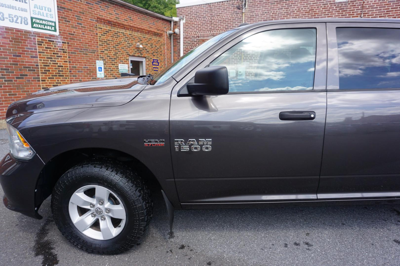 2017 GRAY /GRAY RAM 1500 EXPRESS (3C6RR7KT2HG) with an 5.7L V8 engine, AUTOMATIC transmission, located at 312 Centre Ave, Schuylkill Haven, PA, 17972, (570) 593-5278, 40.638130, -76.177383- Photo#4