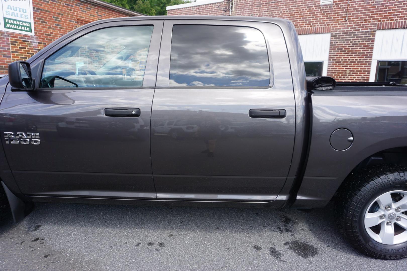2017 GRAY /GRAY RAM 1500 EXPRESS (3C6RR7KT2HG) with an 5.7L V8 engine, AUTOMATIC transmission, located at 312 Centre Ave, Schuylkill Haven, PA, 17972, (570) 593-5278, 40.638130, -76.177383- Photo#5