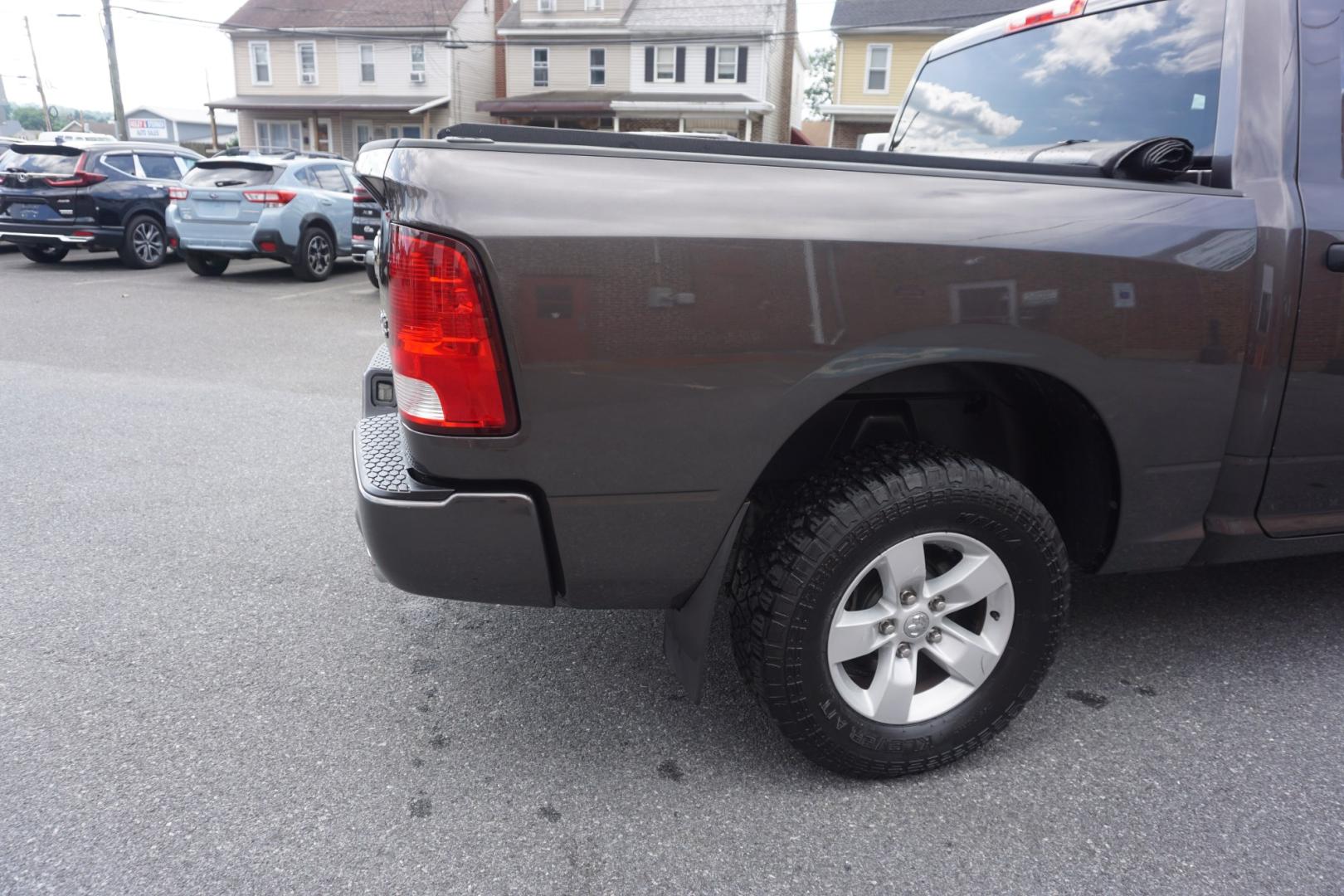 2017 GRAY /GRAY RAM 1500 EXPRESS (3C6RR7KT2HG) with an 5.7L V8 engine, AUTOMATIC transmission, located at 312 Centre Ave, Schuylkill Haven, PA, 17972, (570) 593-5278, 40.638130, -76.177383- Photo#12