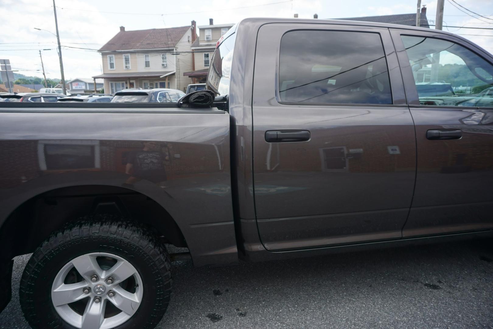 2017 GRAY /GRAY RAM 1500 EXPRESS (3C6RR7KT2HG) with an 5.7L V8 engine, AUTOMATIC transmission, located at 312 Centre Ave, Schuylkill Haven, PA, 17972, (570) 593-5278, 40.638130, -76.177383- Photo#13