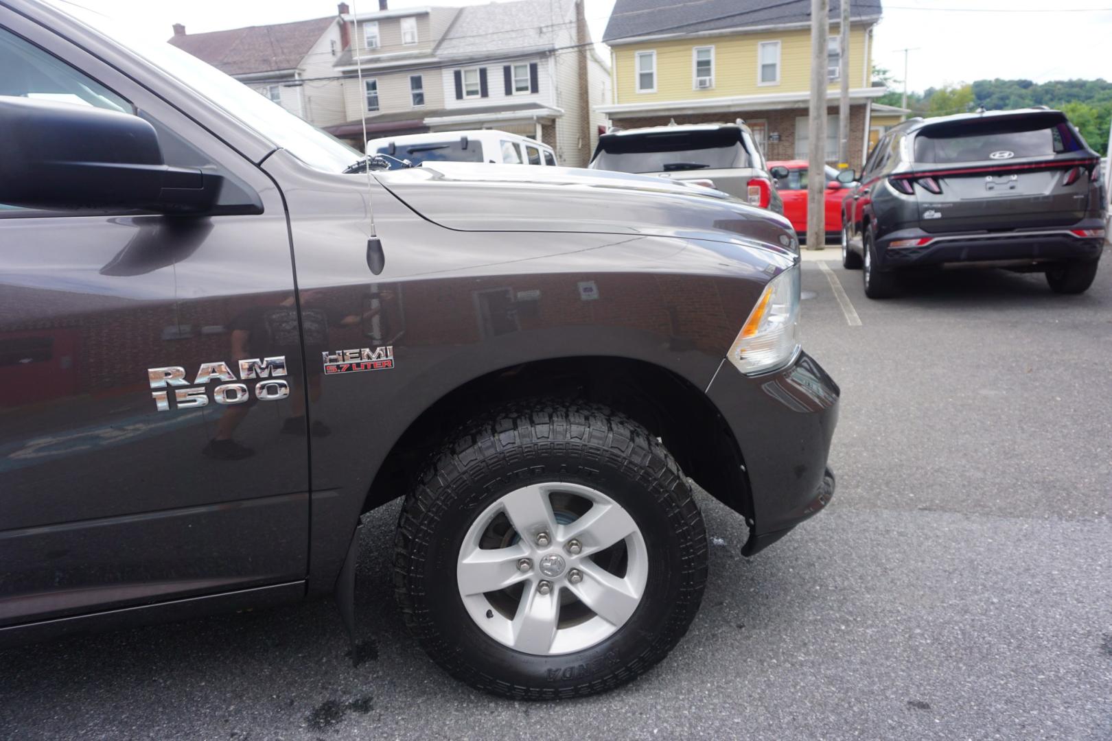 2017 GRAY /GRAY RAM 1500 EXPRESS (3C6RR7KT2HG) with an 5.7L V8 engine, AUTOMATIC transmission, located at 312 Centre Ave, Schuylkill Haven, PA, 17972, (570) 593-5278, 40.638130, -76.177383- Photo#15