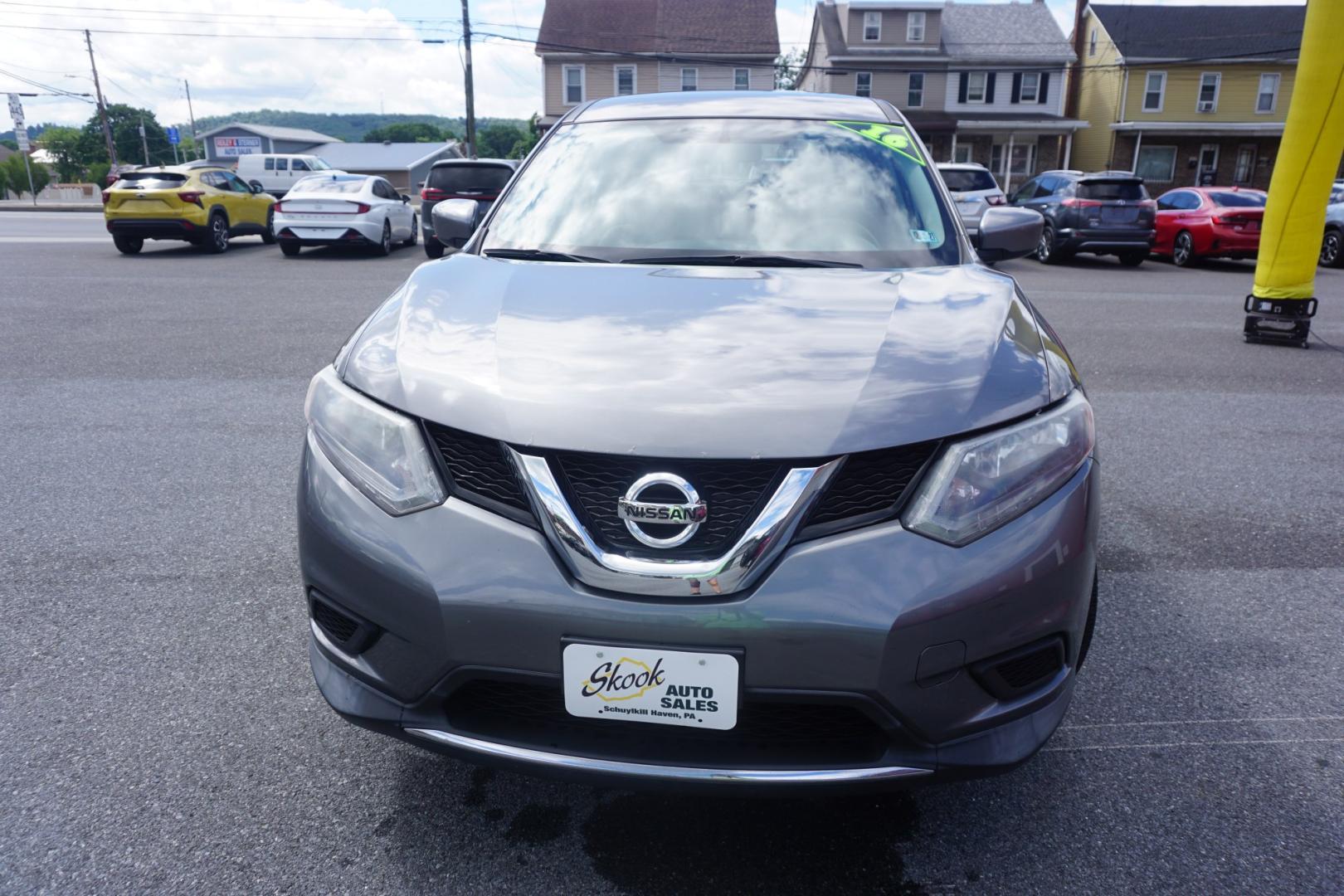 2016 GRAY /GRAY NISSAN ROGUE S (KNMAT2MV0GP) with an 2.5L I4 engine, CVT transmission, located at 312 Centre Ave, Schuylkill Haven, PA, 17972, (570) 593-5278, 40.638130, -76.177383- Photo#1