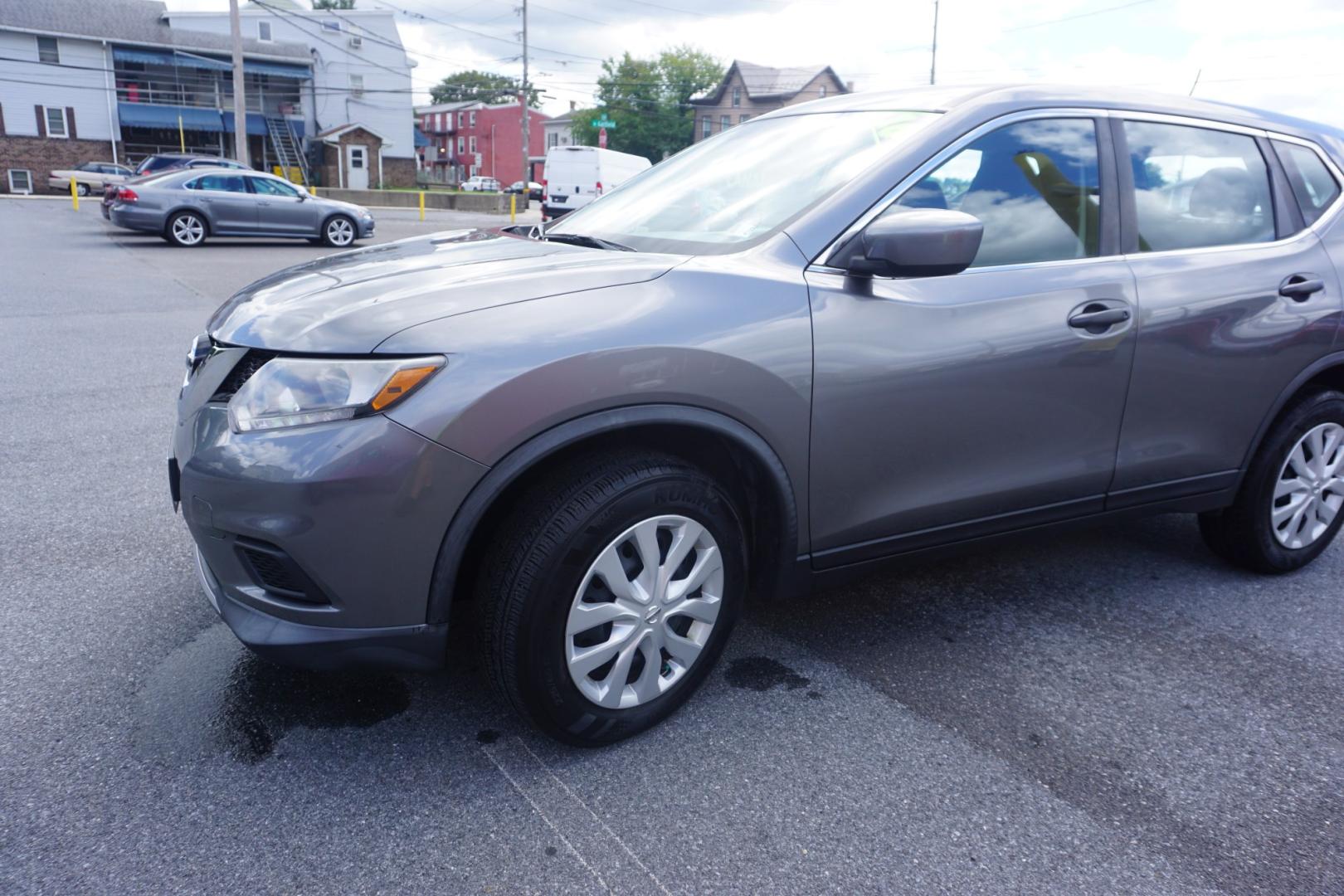 2016 GRAY /GRAY NISSAN ROGUE S (KNMAT2MV0GP) with an 2.5L I4 engine, CVT transmission, located at 312 Centre Ave, Schuylkill Haven, PA, 17972, (570) 593-5278, 40.638130, -76.177383- Photo#3
