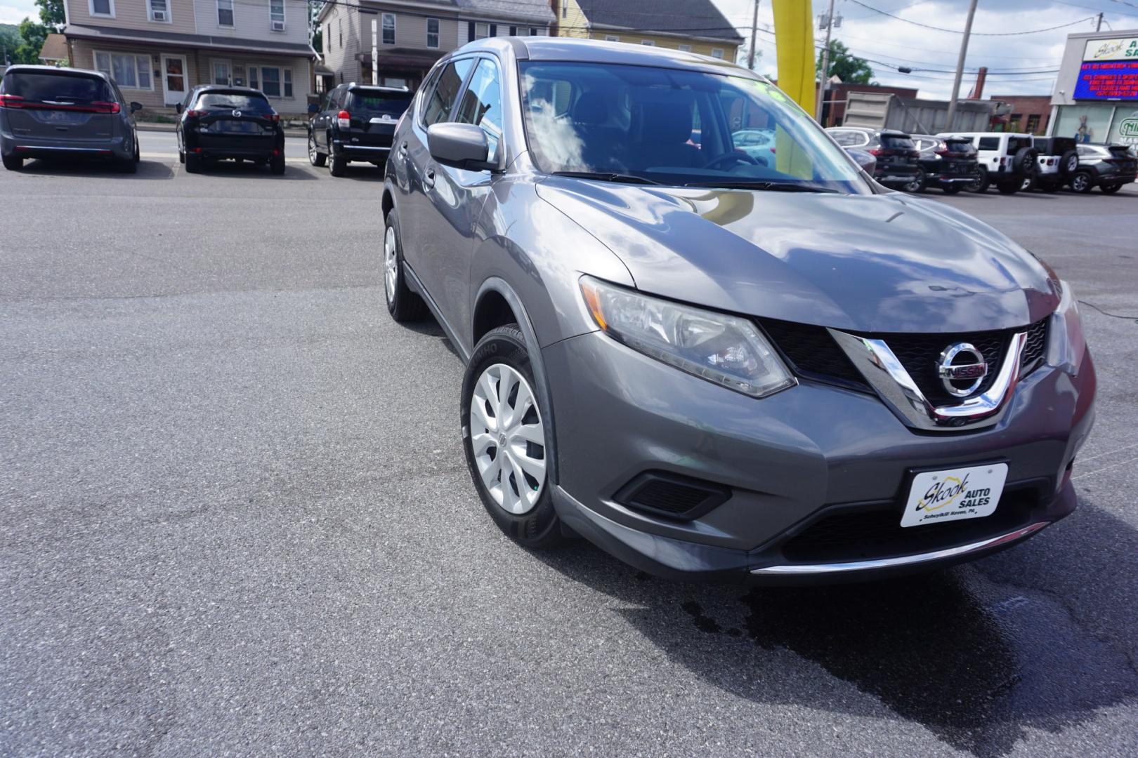 2016 GRAY /GRAY NISSAN ROGUE S (KNMAT2MV0GP) with an 2.5L I4 engine, CVT transmission, located at 312 Centre Ave, Schuylkill Haven, PA, 17972, (570) 593-5278, 40.638130, -76.177383- Photo#16