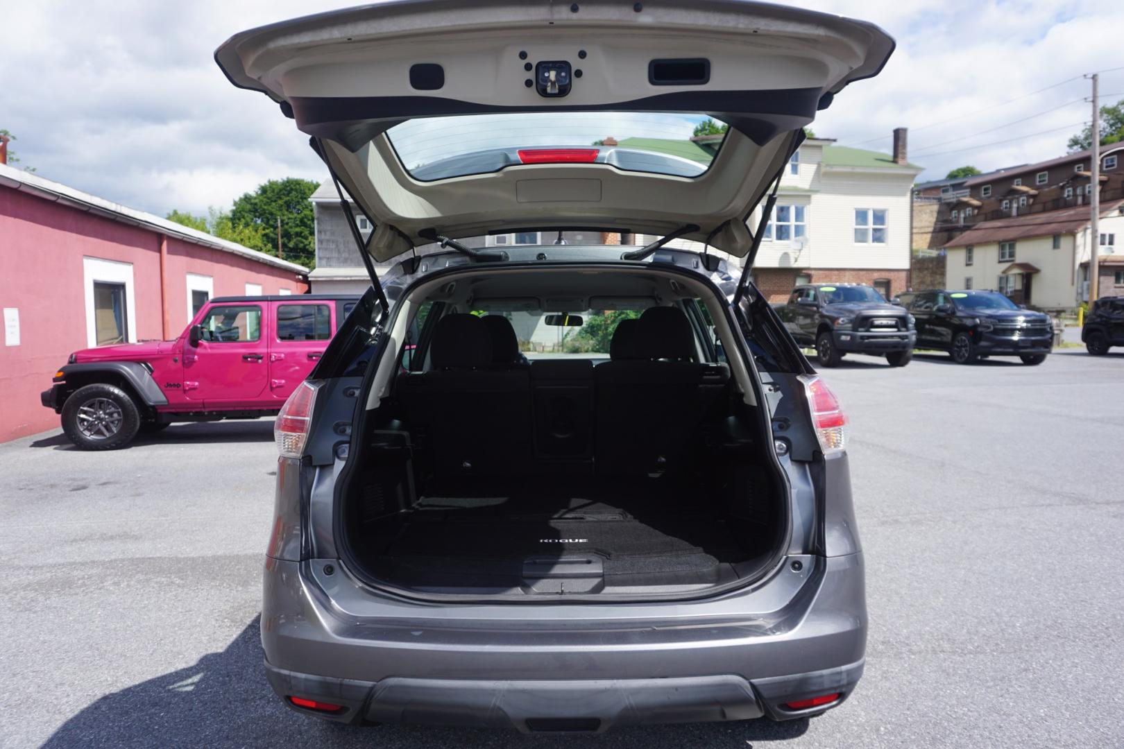2016 GRAY /GRAY NISSAN ROGUE S (KNMAT2MV0GP) with an 2.5L I4 engine, CVT transmission, located at 312 Centre Ave, Schuylkill Haven, PA, 17972, (570) 593-5278, 40.638130, -76.177383- Photo#33