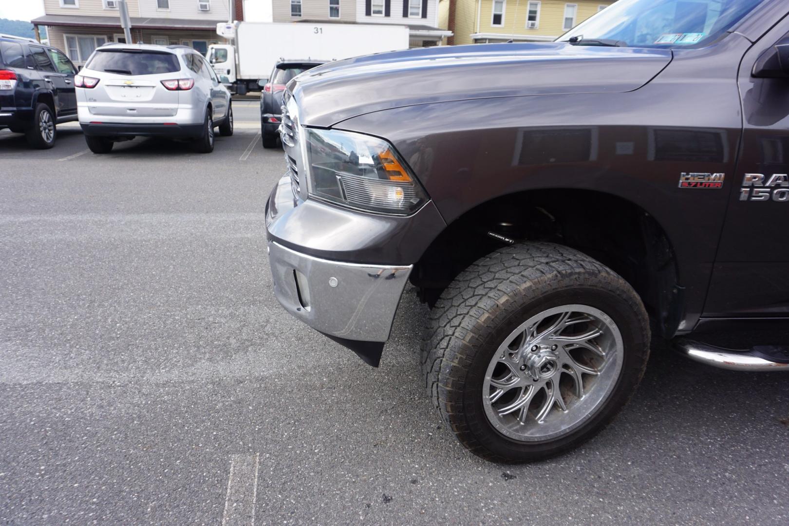 2017 GRAY /GRAY RAM 1500 SLT (3C6RR7LT5HG) with an 5.7L V8 engine, Automatic transmission, located at 312 Centre Ave, Schuylkill Haven, PA, 17972, (570) 593-5278, 40.638130, -76.177383- Photo#3