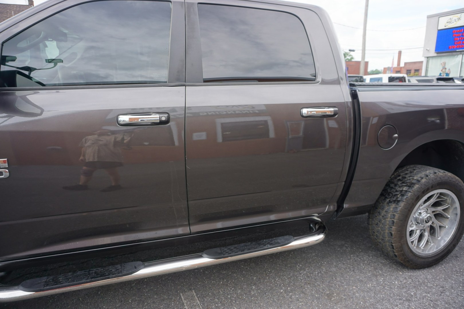 2017 GRAY /GRAY RAM 1500 SLT (3C6RR7LT5HG) with an 5.7L V8 engine, Automatic transmission, located at 312 Centre Ave, Schuylkill Haven, PA, 17972, (570) 593-5278, 40.638130, -76.177383- Photo#5