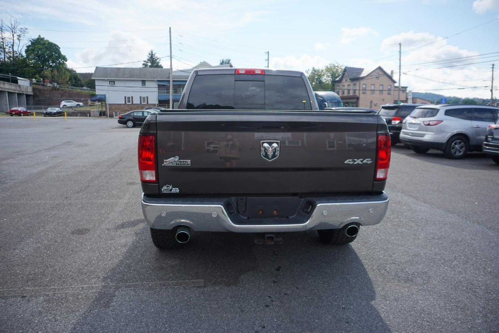 2017 GRAY /GRAY RAM 1500 SLT (3C6RR7LT5HG) with an 5.7L V8 engine, Automatic transmission, located at 312 Centre Ave, Schuylkill Haven, PA, 17972, (570) 593-5278, 40.638130, -76.177383- Photo#8