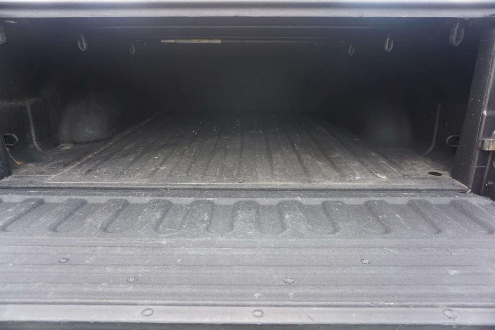 2017 GRAY /GRAY RAM 1500 SLT (3C6RR7LT5HG) with an 5.7L V8 engine, Automatic transmission, located at 312 Centre Ave, Schuylkill Haven, PA, 17972, (570) 593-5278, 40.638130, -76.177383- Photo#10