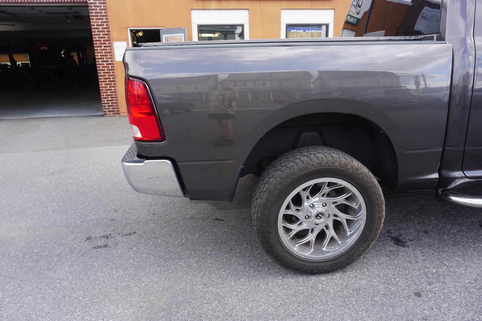 2017 GRAY /GRAY RAM 1500 SLT (3C6RR7LT5HG) with an 5.7L V8 engine, Automatic transmission, located at 312 Centre Ave, Schuylkill Haven, PA, 17972, (570) 593-5278, 40.638130, -76.177383- Photo#14
