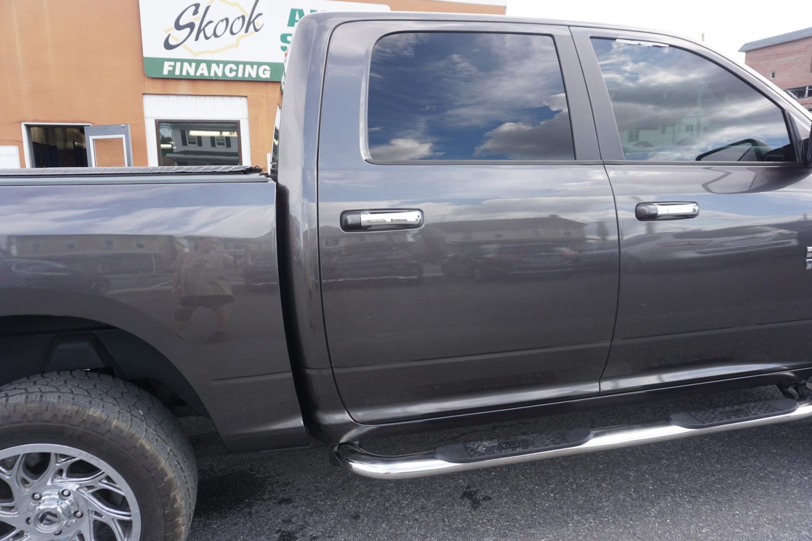 2017 GRAY /GRAY RAM 1500 SLT (3C6RR7LT5HG) with an 5.7L V8 engine, Automatic transmission, located at 312 Centre Ave, Schuylkill Haven, PA, 17972, (570) 593-5278, 40.638130, -76.177383- Photo#15