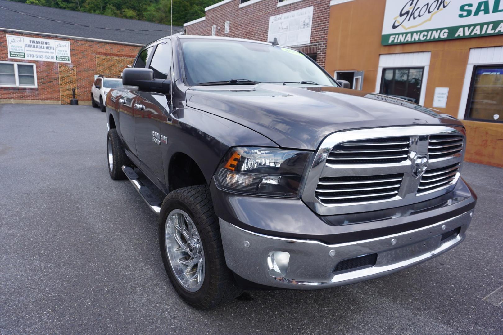 2017 GRAY /GRAY RAM 1500 SLT (3C6RR7LT5HG) with an 5.7L V8 engine, Automatic transmission, located at 312 Centre Ave, Schuylkill Haven, PA, 17972, (570) 593-5278, 40.638130, -76.177383- Photo#18