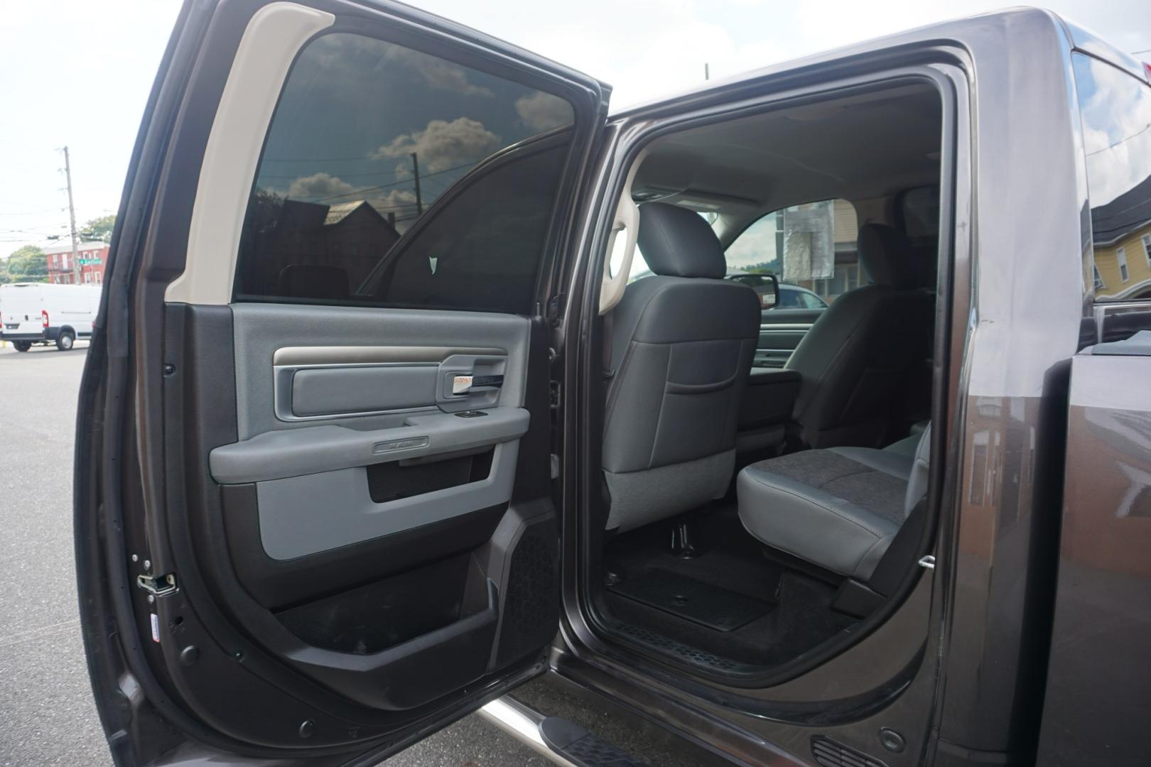 2017 GRAY /GRAY RAM 1500 SLT (3C6RR7LT5HG) with an 5.7L V8 engine, Automatic transmission, located at 312 Centre Ave, Schuylkill Haven, PA, 17972, (570) 593-5278, 40.638130, -76.177383- Photo#29