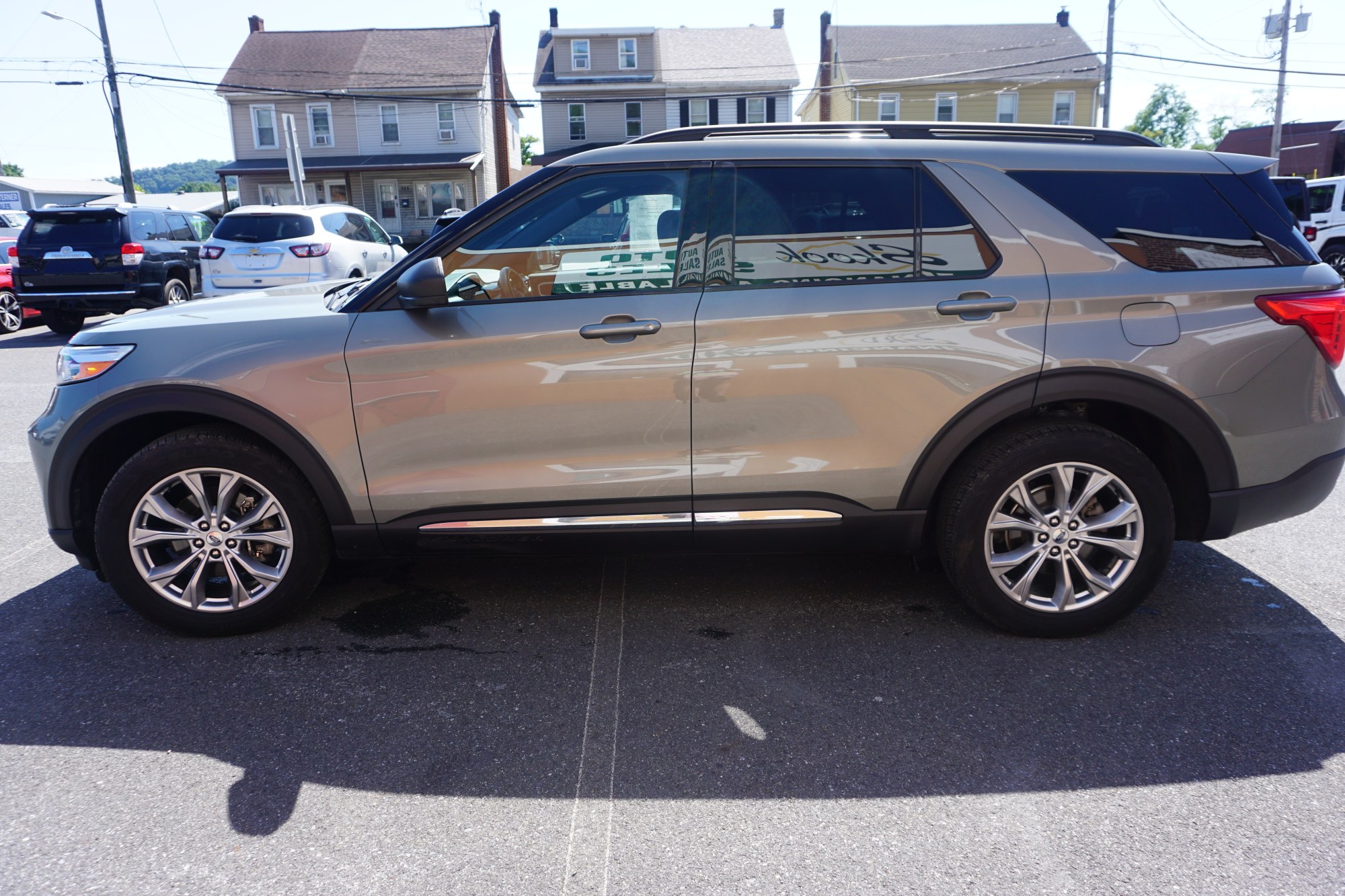 photo of 2020 FORD EXPLORER XLT