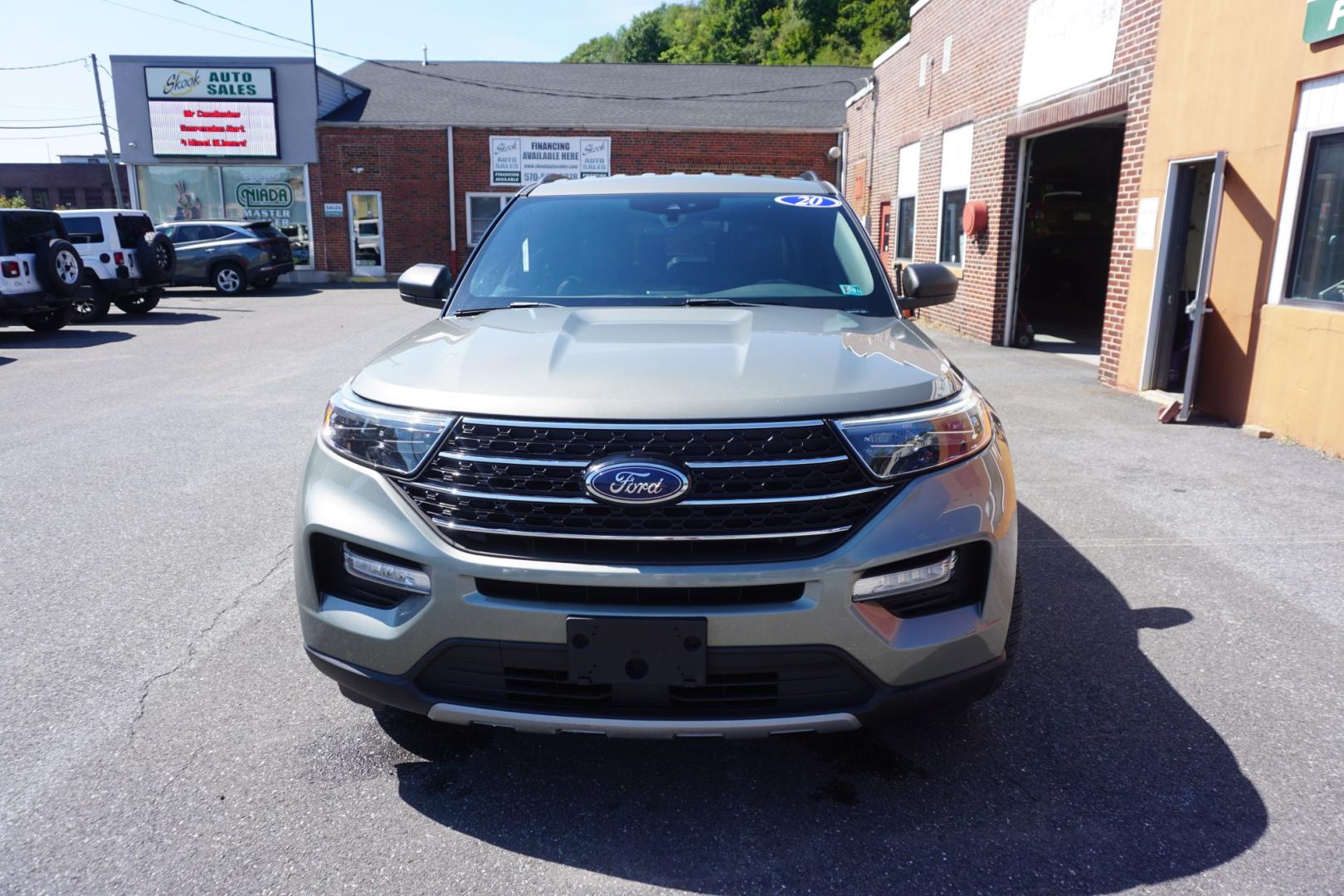 2020 GREEN /BLACK FORD EXPLORER XLT (1FMSK8DH0LG) with an 2.3L I4 engine, AUTOMATIC transmission, located at 312 Centre Ave, Schuylkill Haven, PA, 17972, (570) 593-5278, 40.638130, -76.177383- Photo#1