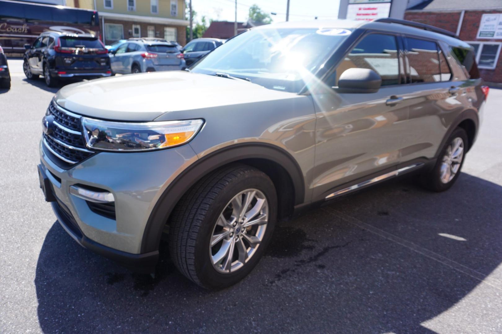 2020 GREEN /BLACK FORD EXPLORER XLT (1FMSK8DH0LG) with an 2.3L I4 engine, AUTOMATIC transmission, located at 312 Centre Ave, Schuylkill Haven, PA, 17972, (570) 593-5278, 40.638130, -76.177383- Photo#2
