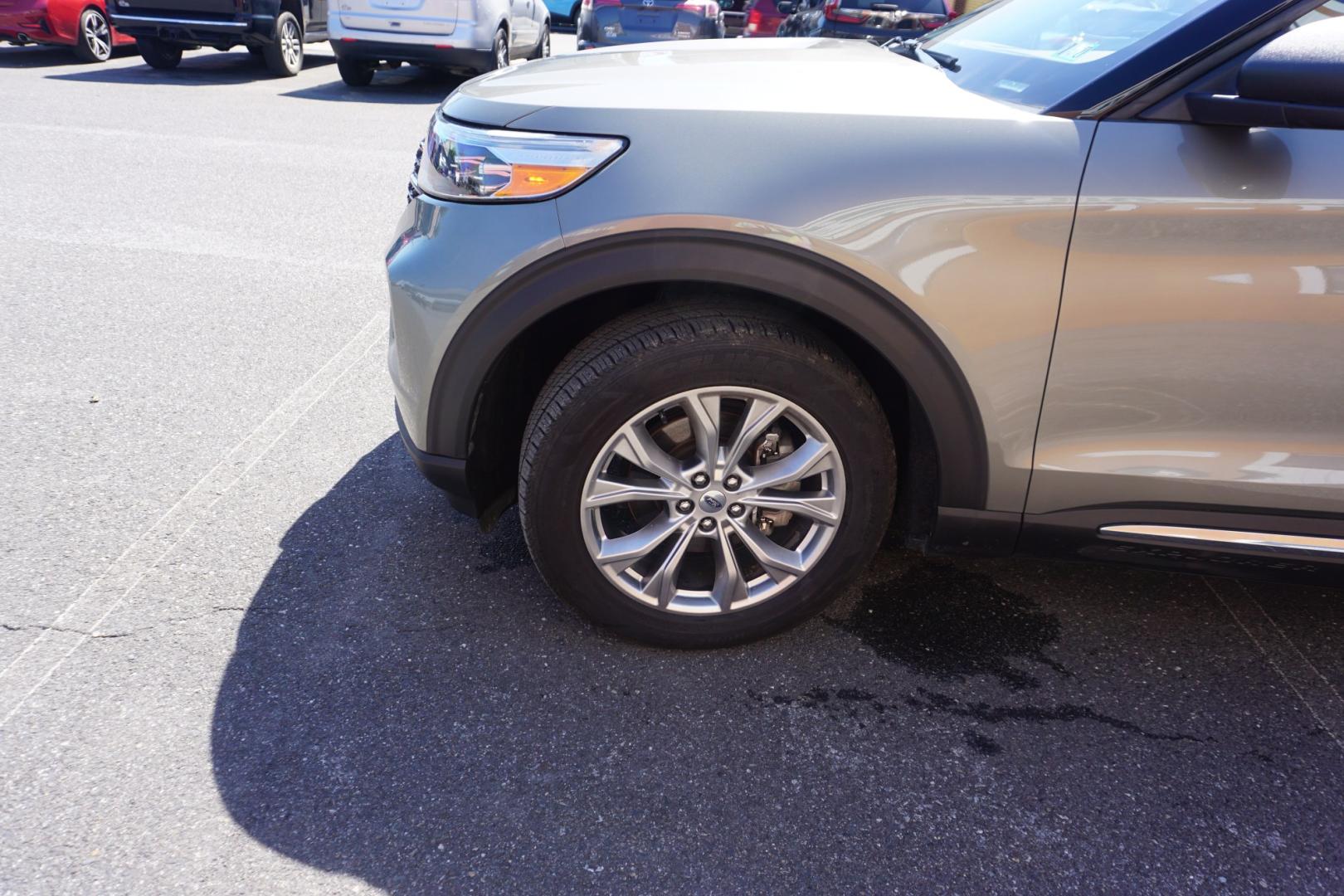 2020 GREEN /BLACK FORD EXPLORER XLT (1FMSK8DH0LG) with an 2.3L I4 engine, AUTOMATIC transmission, located at 312 Centre Ave, Schuylkill Haven, PA, 17972, (570) 593-5278, 40.638130, -76.177383- Photo#3