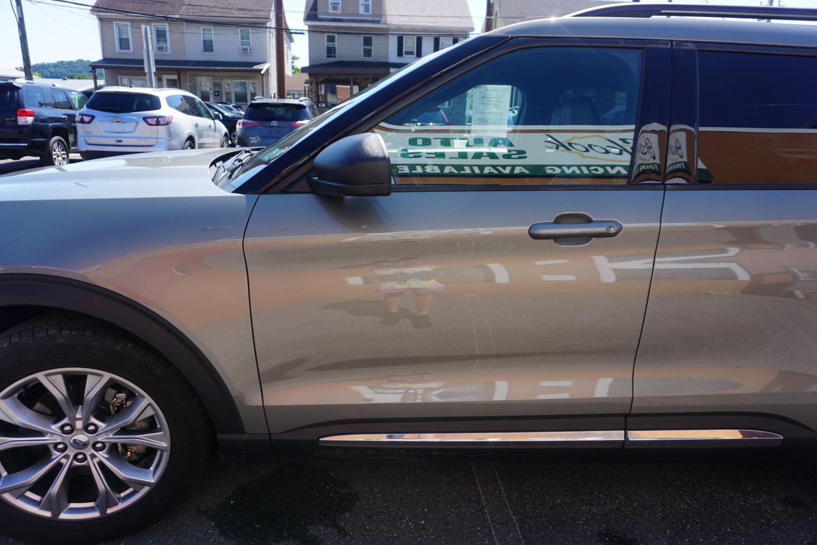 2020 GREEN /BLACK FORD EXPLORER XLT (1FMSK8DH0LG) with an 2.3L I4 engine, AUTOMATIC transmission, located at 312 Centre Ave, Schuylkill Haven, PA, 17972, (570) 593-5278, 40.638130, -76.177383- Photo#4