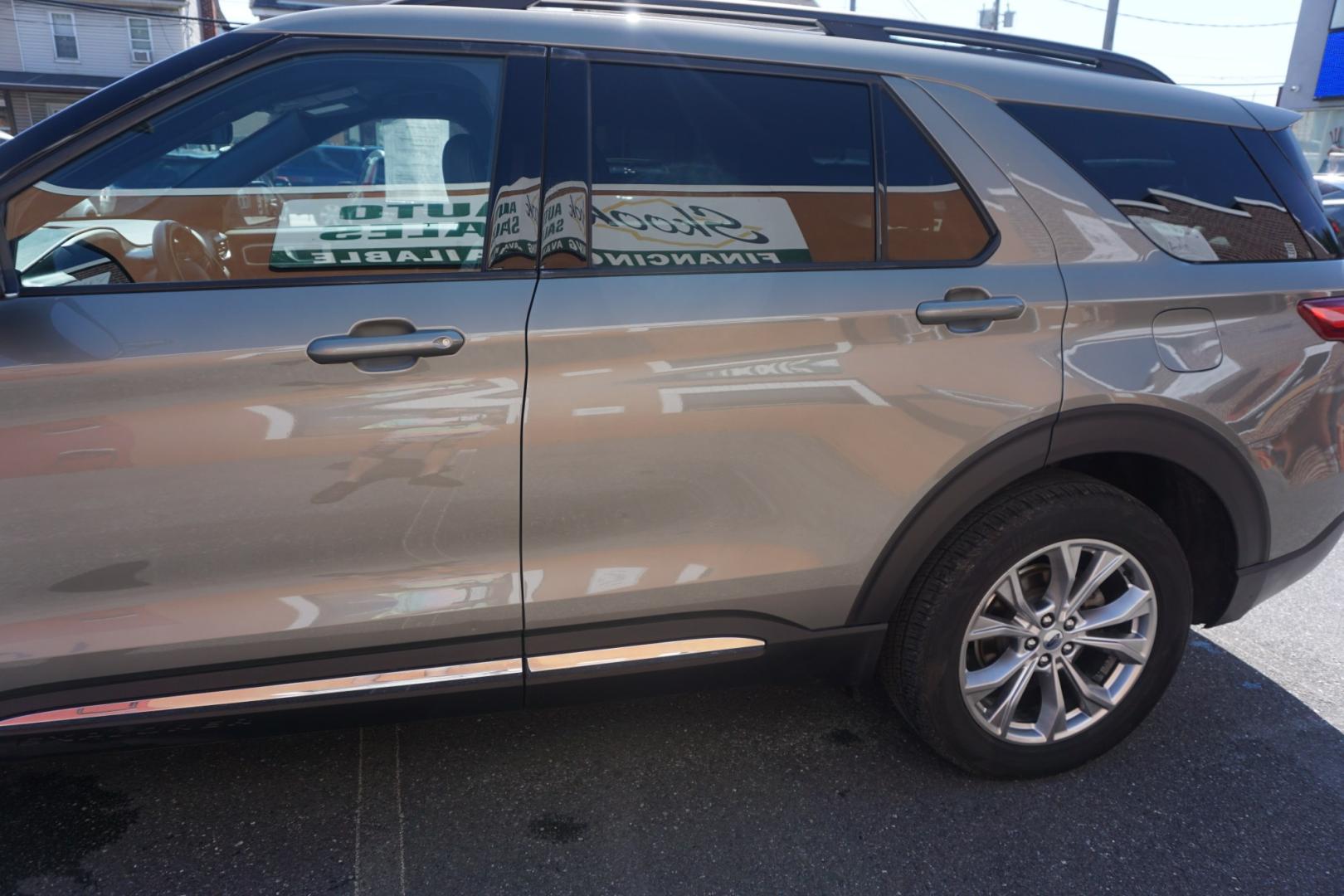 2020 GREEN /BLACK FORD EXPLORER XLT (1FMSK8DH0LG) with an 2.3L I4 engine, AUTOMATIC transmission, located at 312 Centre Ave, Schuylkill Haven, PA, 17972, (570) 593-5278, 40.638130, -76.177383- Photo#5