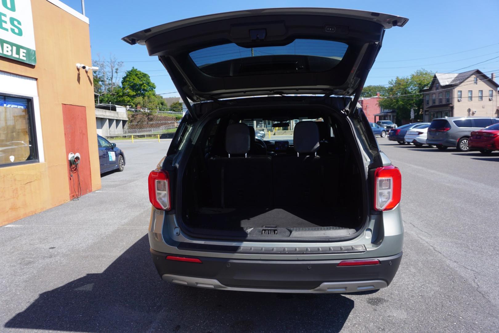 2020 GREEN /BLACK FORD EXPLORER XLT (1FMSK8DH0LG) with an 2.3L I4 engine, AUTOMATIC transmission, located at 312 Centre Ave, Schuylkill Haven, PA, 17972, (570) 593-5278, 40.638130, -76.177383- Photo#35