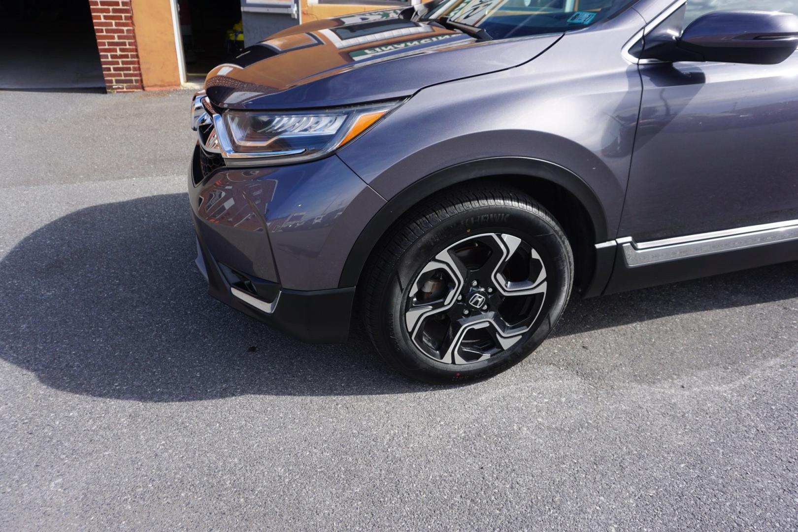 2018 GRAY /GRAY HONDA CR-V TOURING (2HKRW2H90JH) with an 1.5L I4 engine, CVT transmission, located at 312 Centre Ave, Schuylkill Haven, PA, 17972, (570) 593-5278, 40.638130, -76.177383- Photo#4