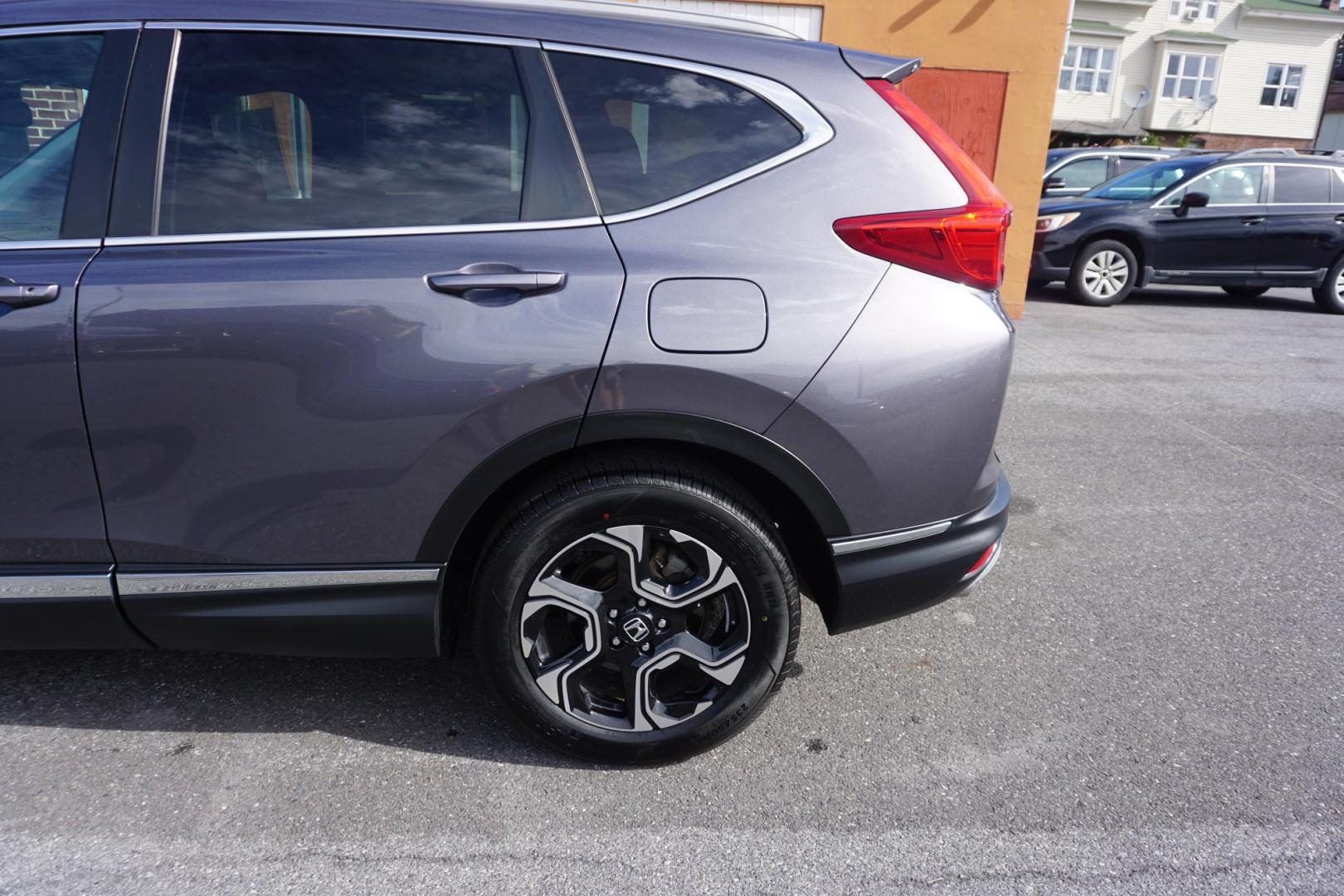 2018 GRAY /GRAY HONDA CR-V TOURING (2HKRW2H90JH) with an 1.5L I4 engine, CVT transmission, located at 312 Centre Ave, Schuylkill Haven, PA, 17972, (570) 593-5278, 40.638130, -76.177383- Photo#7
