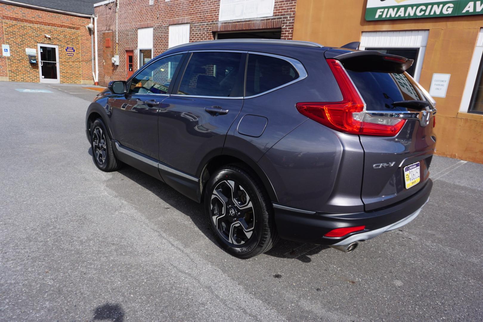 2018 GRAY /GRAY HONDA CR-V TOURING (2HKRW2H90JH) with an 1.5L I4 engine, CVT transmission, located at 312 Centre Ave, Schuylkill Haven, PA, 17972, (570) 593-5278, 40.638130, -76.177383- Photo#8