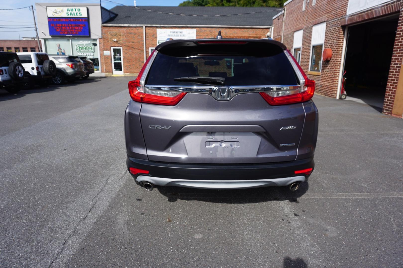 2018 GRAY /GRAY HONDA CR-V TOURING (2HKRW2H90JH) with an 1.5L I4 engine, CVT transmission, located at 312 Centre Ave, Schuylkill Haven, PA, 17972, (570) 593-5278, 40.638130, -76.177383- Photo#9