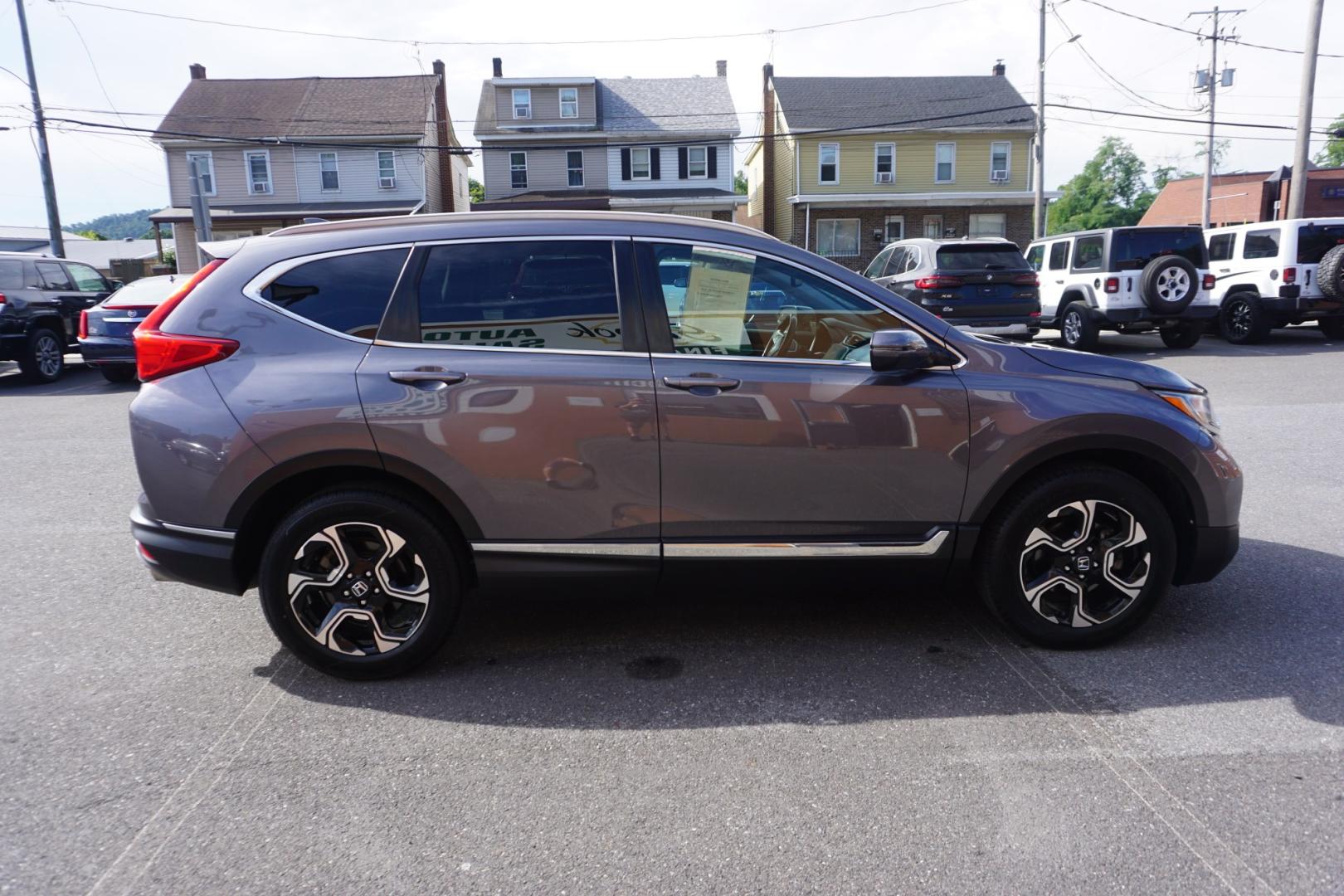 2018 GRAY /GRAY HONDA CR-V TOURING (2HKRW2H90JH) with an 1.5L I4 engine, CVT transmission, located at 312 Centre Ave, Schuylkill Haven, PA, 17972, (570) 593-5278, 40.638130, -76.177383- Photo#10