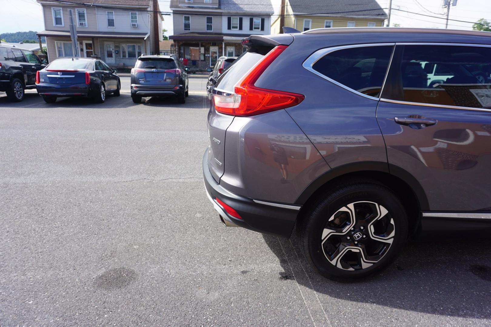 2018 GRAY /GRAY HONDA CR-V TOURING (2HKRW2H90JH) with an 1.5L I4 engine, CVT transmission, located at 312 Centre Ave, Schuylkill Haven, PA, 17972, (570) 593-5278, 40.638130, -76.177383- Photo#12