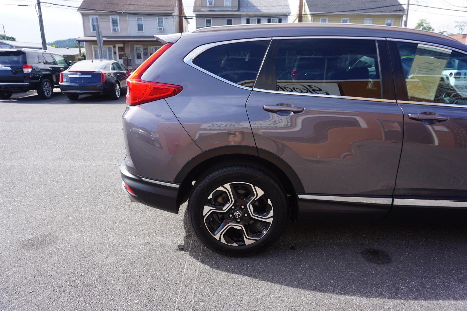 2018 GRAY /GRAY HONDA CR-V TOURING (2HKRW2H90JH) with an 1.5L I4 engine, CVT transmission, located at 312 Centre Ave, Schuylkill Haven, PA, 17972, (570) 593-5278, 40.638130, -76.177383- Photo#13