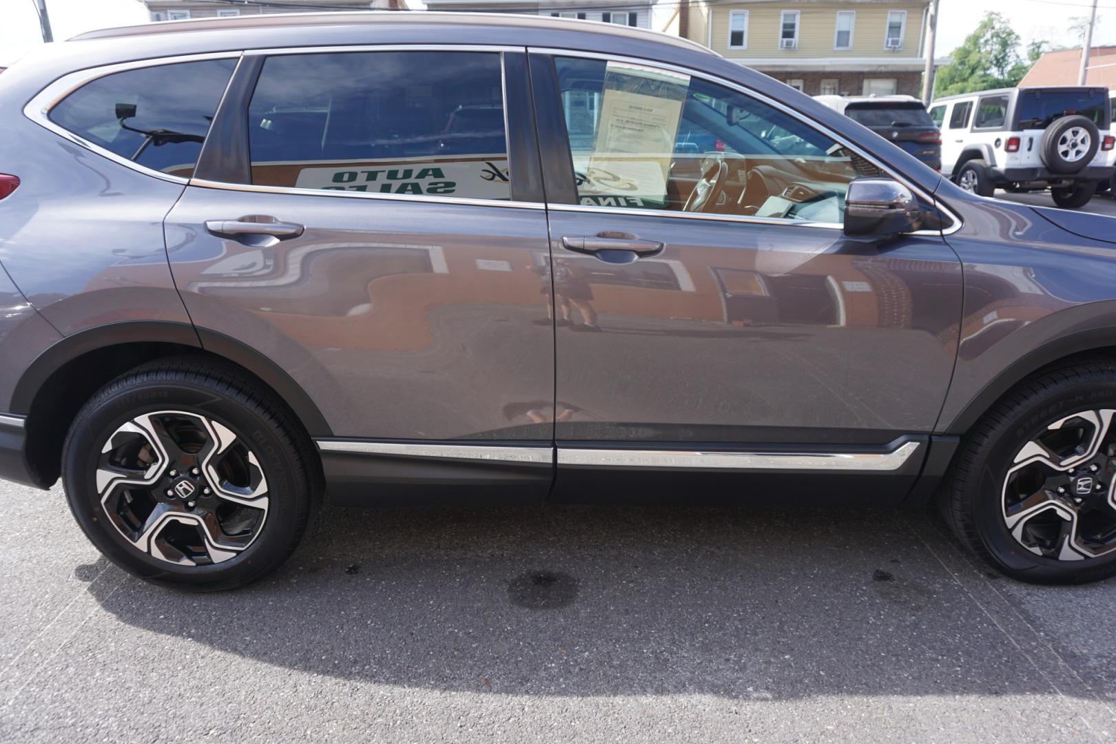 2018 GRAY /GRAY HONDA CR-V TOURING (2HKRW2H90JH) with an 1.5L I4 engine, CVT transmission, located at 312 Centre Ave, Schuylkill Haven, PA, 17972, (570) 593-5278, 40.638130, -76.177383- Photo#14