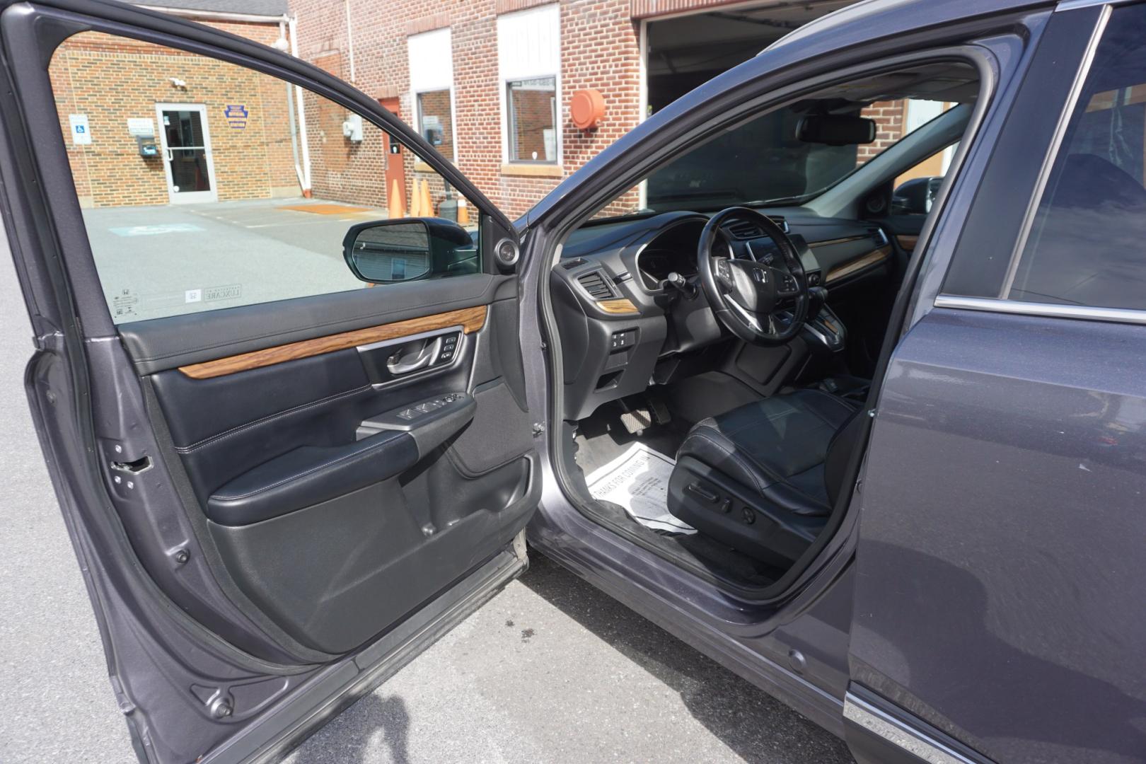2018 GRAY /GRAY HONDA CR-V TOURING (2HKRW2H90JH) with an 1.5L I4 engine, CVT transmission, located at 312 Centre Ave, Schuylkill Haven, PA, 17972, (570) 593-5278, 40.638130, -76.177383- Photo#26