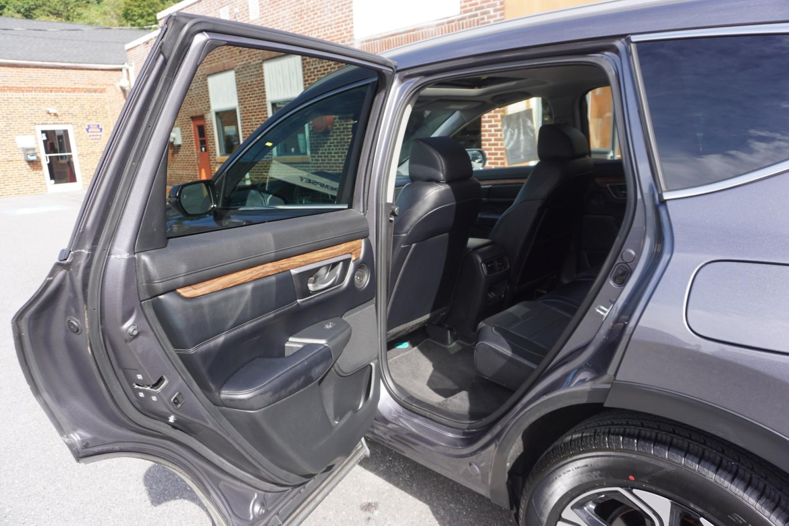 2018 GRAY /GRAY HONDA CR-V TOURING (2HKRW2H90JH) with an 1.5L I4 engine, CVT transmission, located at 312 Centre Ave, Schuylkill Haven, PA, 17972, (570) 593-5278, 40.638130, -76.177383- Photo#32