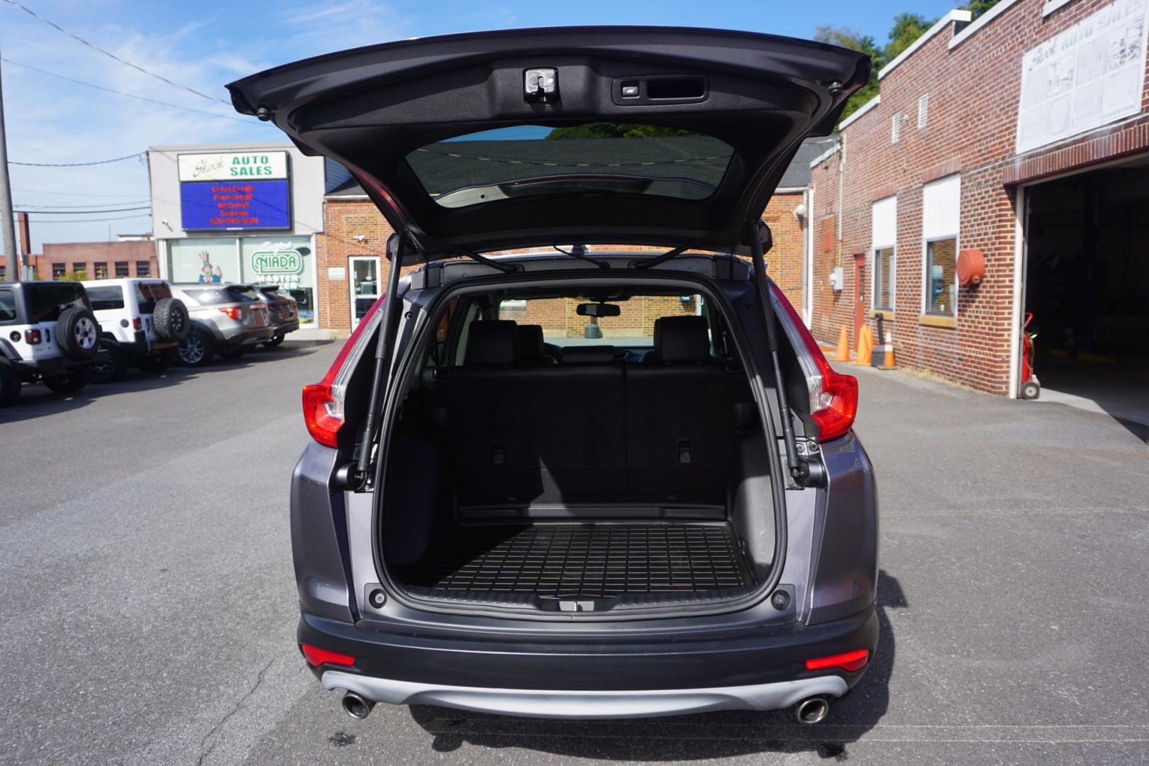 2018 GRAY /GRAY HONDA CR-V TOURING (2HKRW2H90JH) with an 1.5L I4 engine, CVT transmission, located at 312 Centre Ave, Schuylkill Haven, PA, 17972, (570) 593-5278, 40.638130, -76.177383- Photo#33