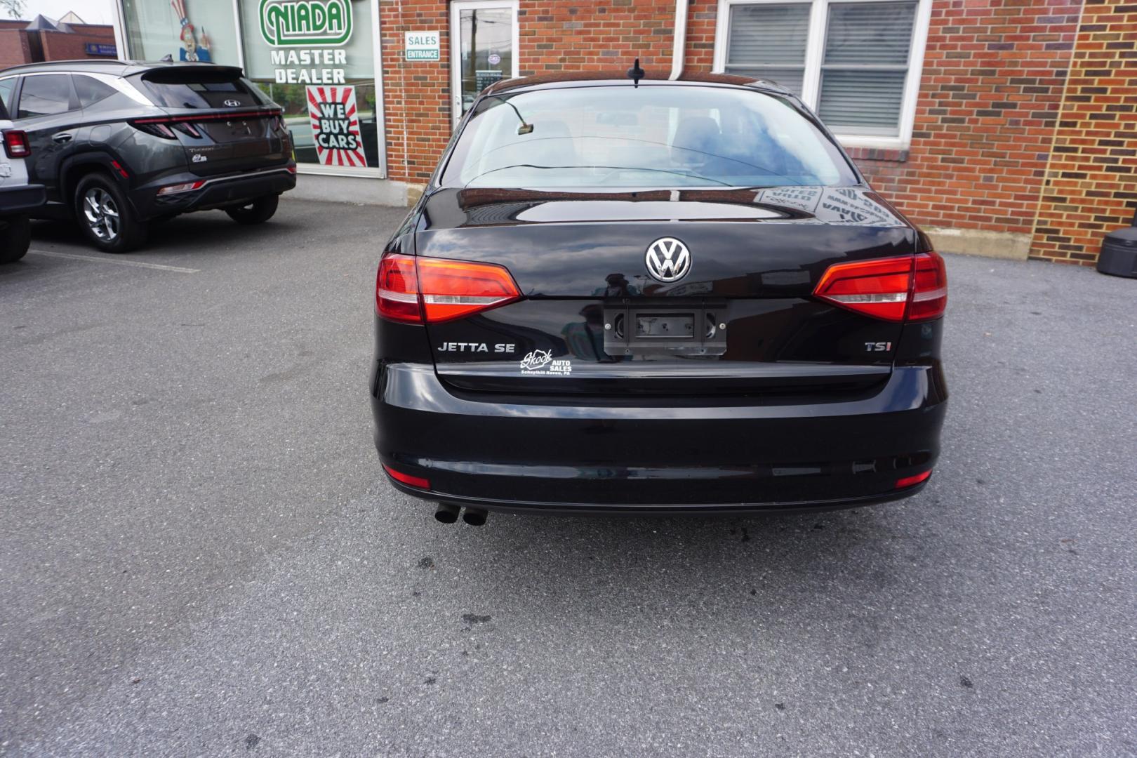 2015 BLACK /GRAY VOLKSWAGEN JETTA SE (3VWD17AJ6FM) with an 1.8L I4 engine, AUTOMATIC transmission, located at 312 Centre Ave, Schuylkill Haven, PA, 17972, (570) 593-5278, 40.638130, -76.177383- Photo#8