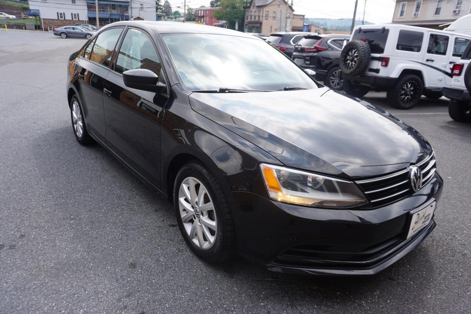 2015 BLACK /GRAY VOLKSWAGEN JETTA SE (3VWD17AJ6FM) with an 1.8L I4 engine, AUTOMATIC transmission, located at 312 Centre Ave, Schuylkill Haven, PA, 17972, (570) 593-5278, 40.638130, -76.177383- Photo#15