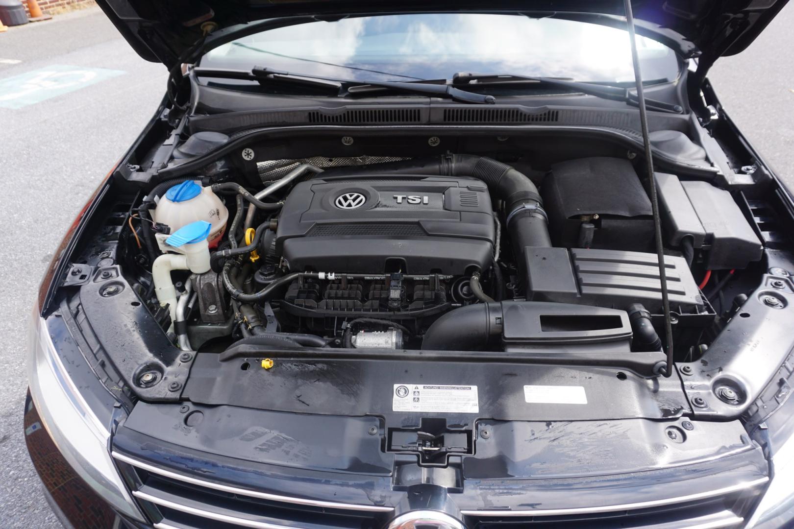 2015 BLACK /GRAY VOLKSWAGEN JETTA SE (3VWD17AJ6FM) with an 1.8L I4 engine, AUTOMATIC transmission, located at 312 Centre Ave, Schuylkill Haven, PA, 17972, (570) 593-5278, 40.638130, -76.177383- Photo#17