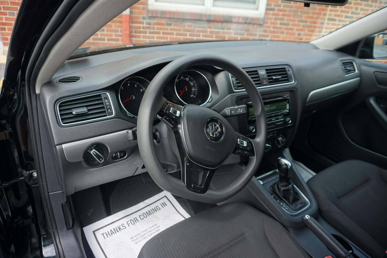 2015 BLACK /GRAY VOLKSWAGEN JETTA SE (3VWD17AJ6FM) with an 1.8L I4 engine, AUTOMATIC transmission, located at 312 Centre Ave, Schuylkill Haven, PA, 17972, (570) 593-5278, 40.638130, -76.177383- Photo#20
