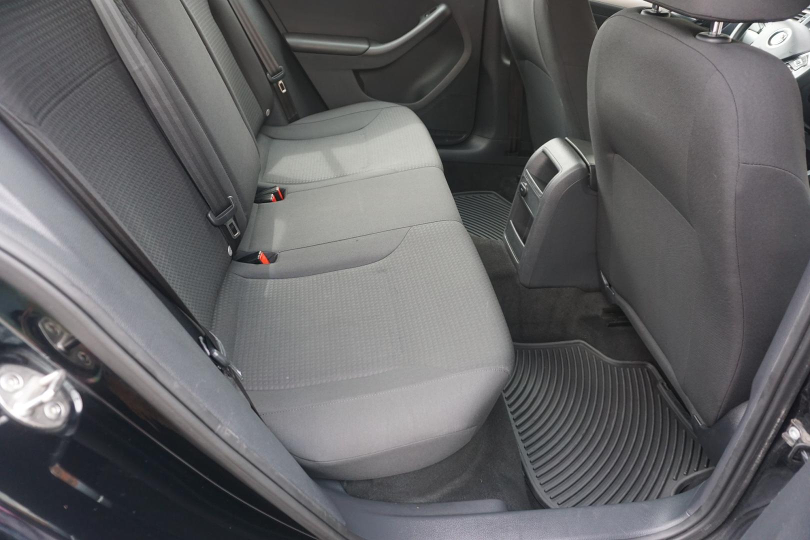 2015 BLACK /GRAY VOLKSWAGEN JETTA SE (3VWD17AJ6FM) with an 1.8L I4 engine, AUTOMATIC transmission, located at 312 Centre Ave, Schuylkill Haven, PA, 17972, (570) 593-5278, 40.638130, -76.177383- Photo#35