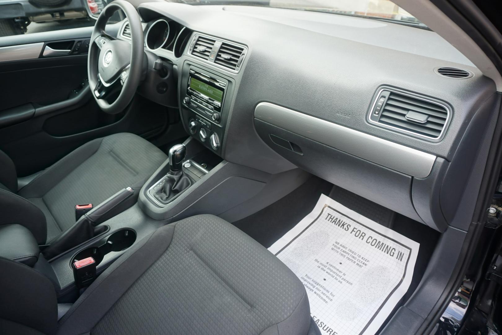 2015 BLACK /GRAY VOLKSWAGEN JETTA SE (3VWD17AJ6FM) with an 1.8L I4 engine, AUTOMATIC transmission, located at 312 Centre Ave, Schuylkill Haven, PA, 17972, (570) 593-5278, 40.638130, -76.177383- Photo#37