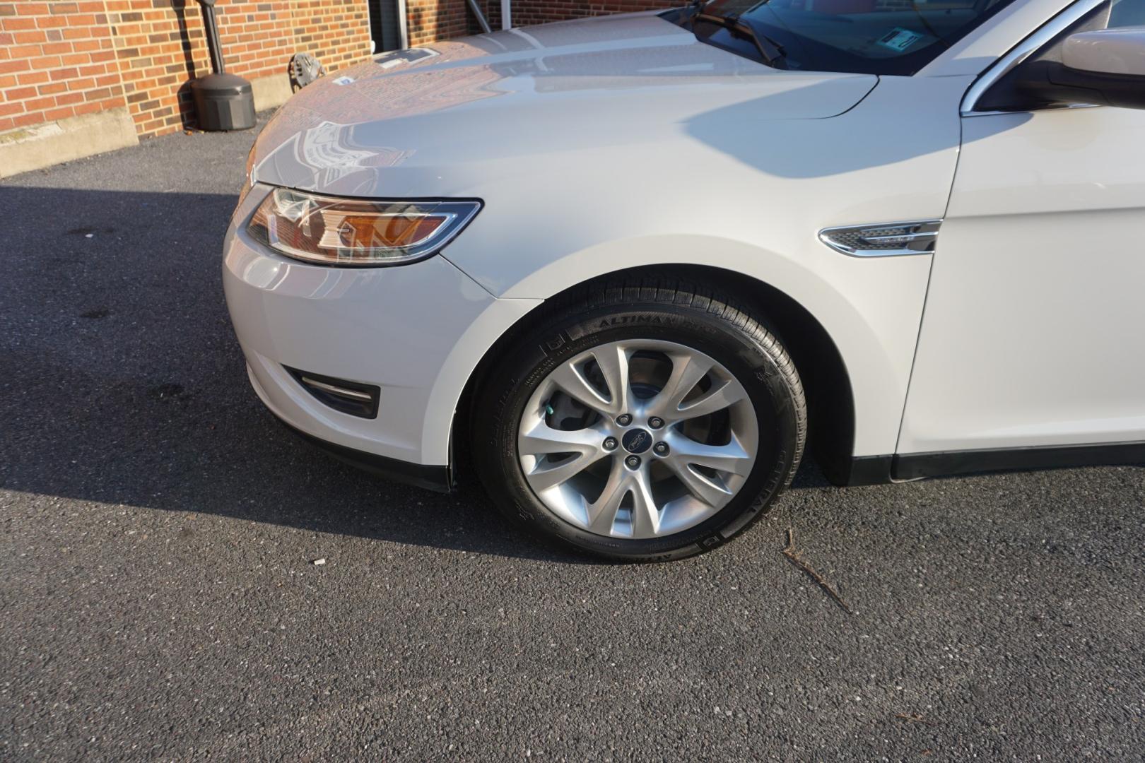 2011 FORD TAURUS SEL (1FAHP2EWXBG) with an 3.5L V6 engine, AUTOMATIC transmission, located at 312 Centre Ave, Schuylkill Haven, PA, 17972, (570) 593-5278, 40.638130, -76.177383- Photo#4