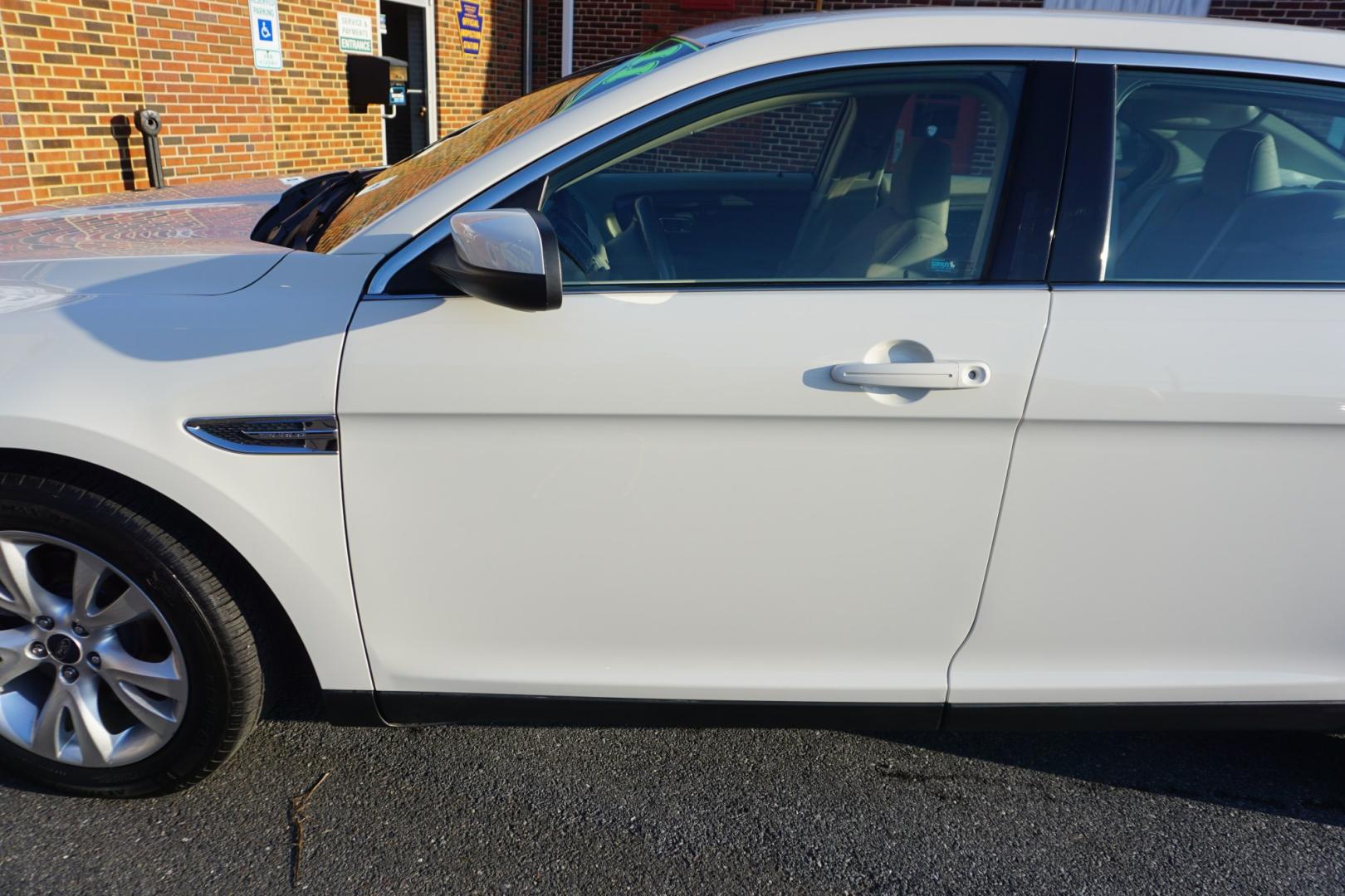 2011 FORD TAURUS SEL (1FAHP2EWXBG) with an 3.5L V6 engine, AUTOMATIC transmission, located at 312 Centre Ave, Schuylkill Haven, PA, 17972, (570) 593-5278, 40.638130, -76.177383- Photo#5